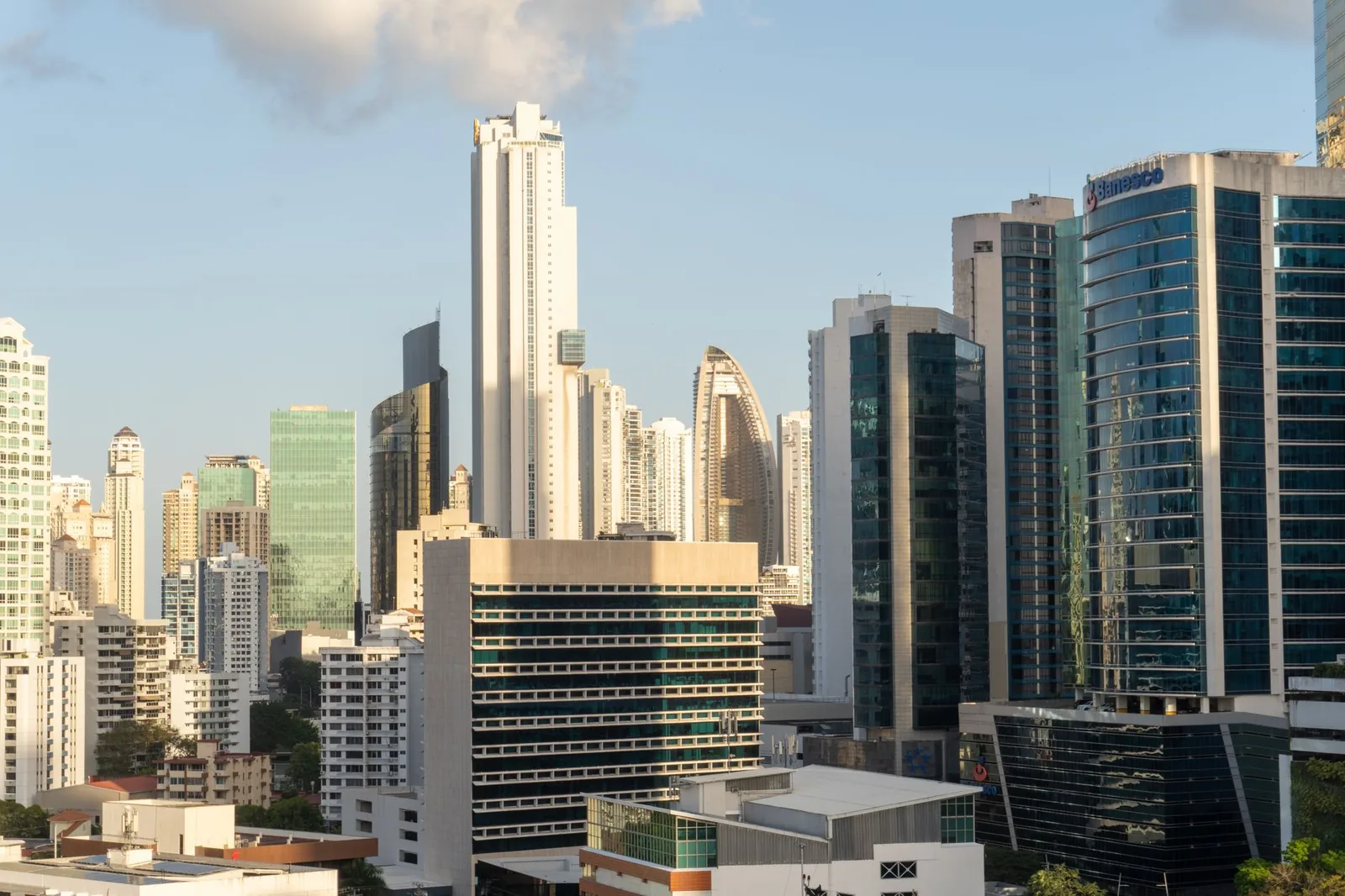 Tours de bureaux et sièges bancaires du quartier d'Obarrio à Panama City